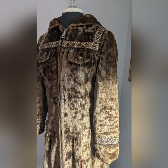 Vintage 1950's Crushed Velvet Ribbon Detail Coat - Picture 6 of 16